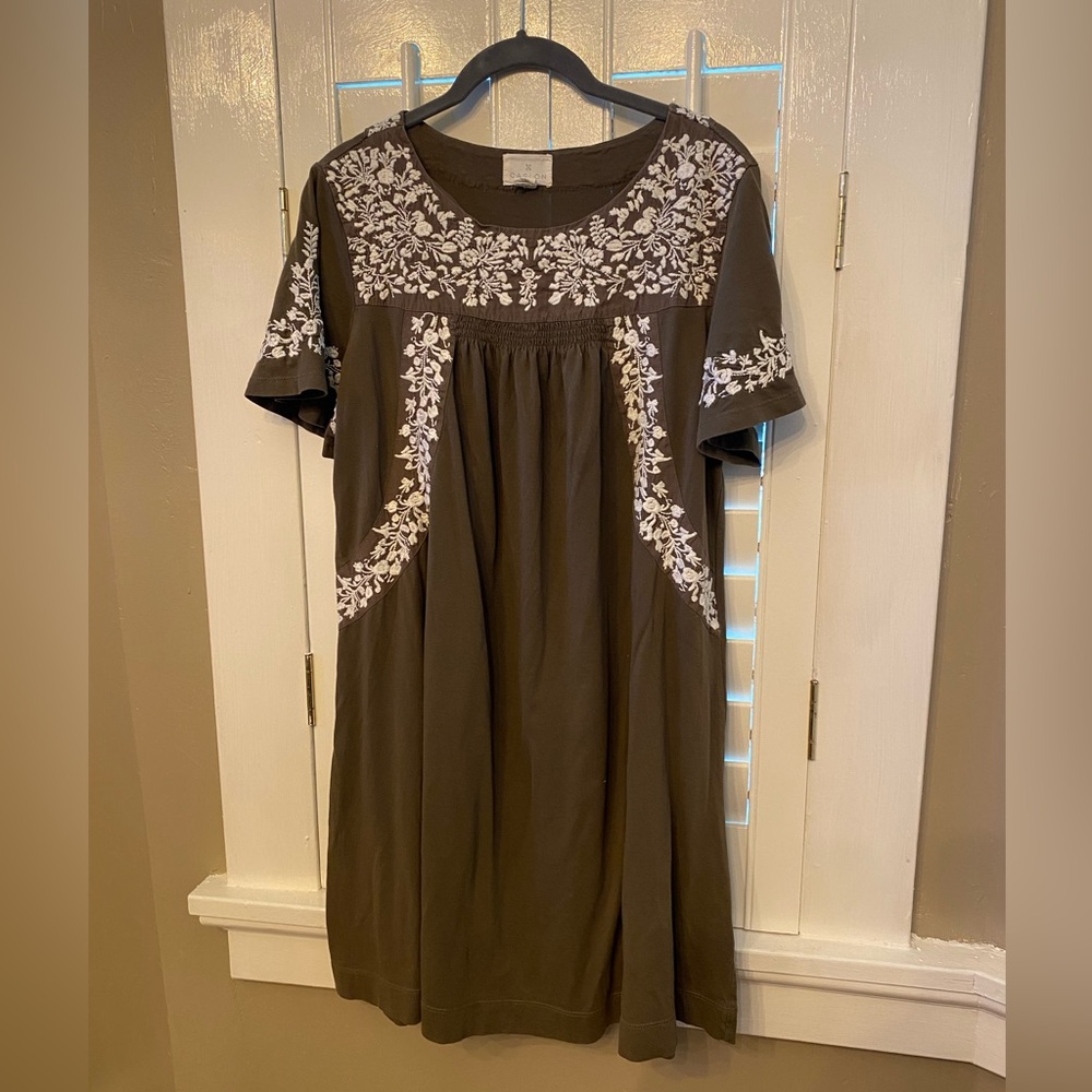 Brown Cotton Summer Dress with White Floral Embroidery - SIZE M